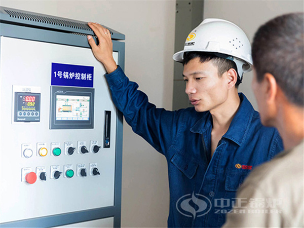 中正服務人員在國藥一心與客戶交流溝通